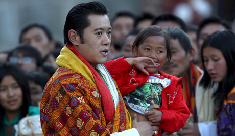 Bhutan's fifth king Jigme Khesar Namgyel Wangchuck(C) meet  with  the Bhutanese people after his  coronation ceremony