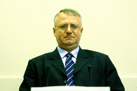 (FILES) File picture dated 26 February 2003 of ultra-nationalist Serb hardliner Vojislav Seselj during his first appearance at the UN war crimes tribunal in The Hague. Seselj pleaded not guilty to all charges of war crimes and crimes against humanity